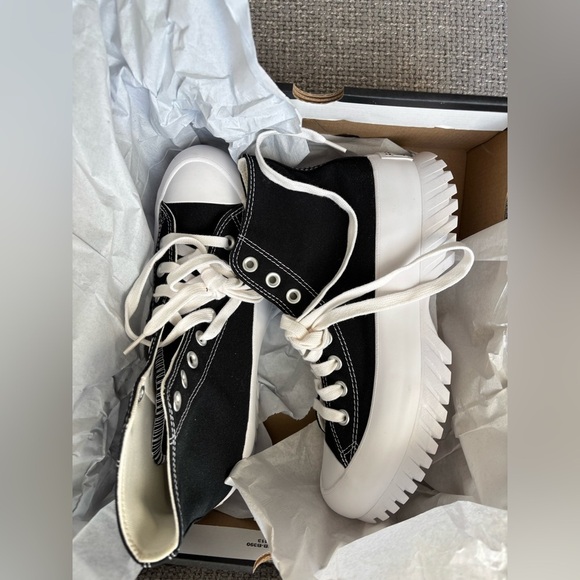 Brand New Converse Chuck Taylor Lugged 2.0 with tag on and box - Picture 10 of 11